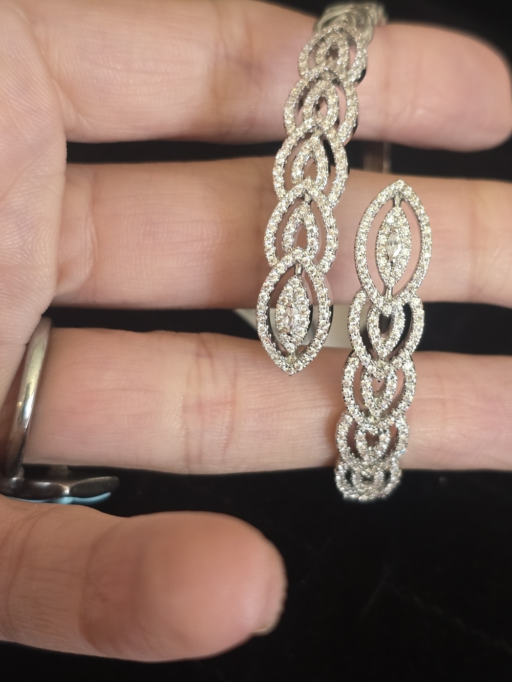 Elegant 18kwgp Silver-Tone Pave Marquise Drop Bracelet - Sparkling White